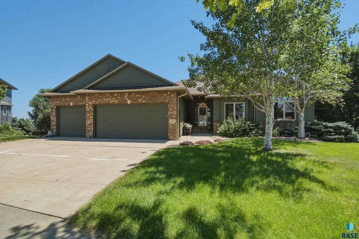 Property Photo: 1901 W Tyler Cir SD 57005