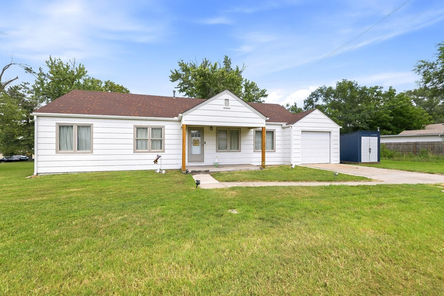 Property Photo: 1206 N Bobbie KS 67010