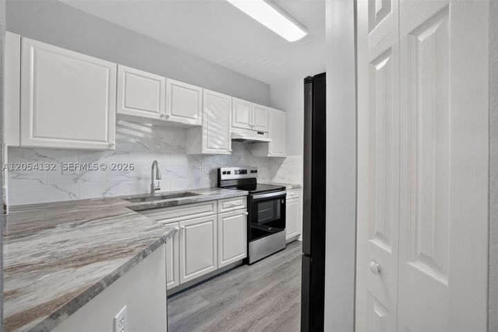 Property Photo:  751 SE 2nd St  FL 33030 