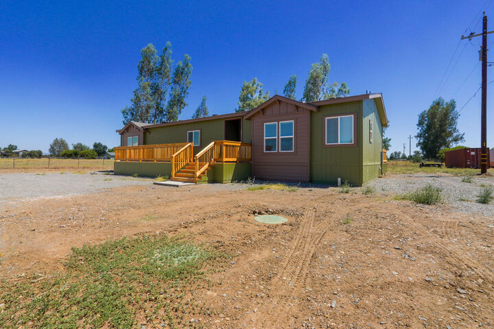 Property Photo:  