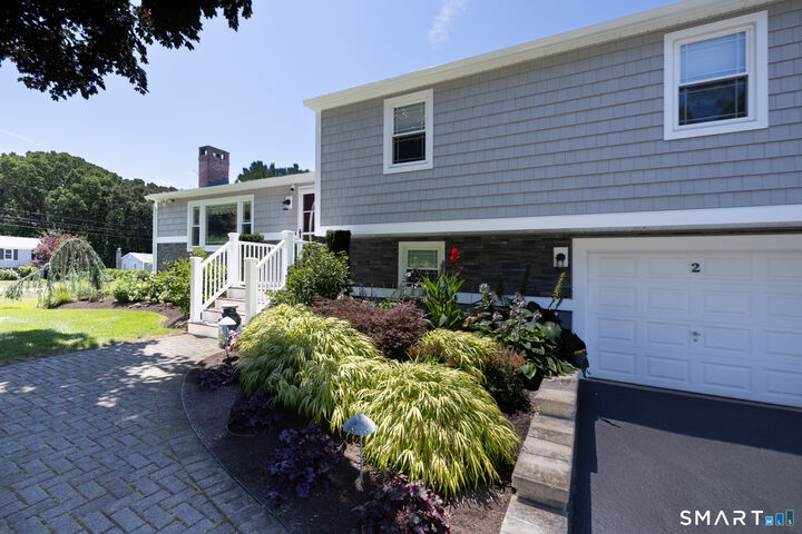 Property Photo:  2 Woodridge Court  CT 06489 