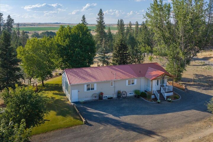 Property Photo: 22309 W McFarlane Rd WA 99022