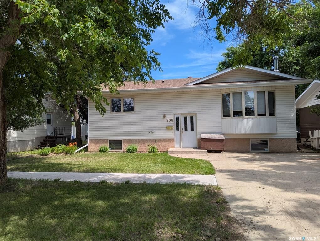 Property Photo:  208 Herbert Street  SK S0N 1N0 