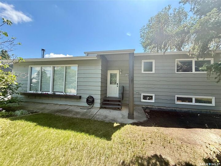 Property Photo: 305 2nd Avenue E SK S0L 1S0