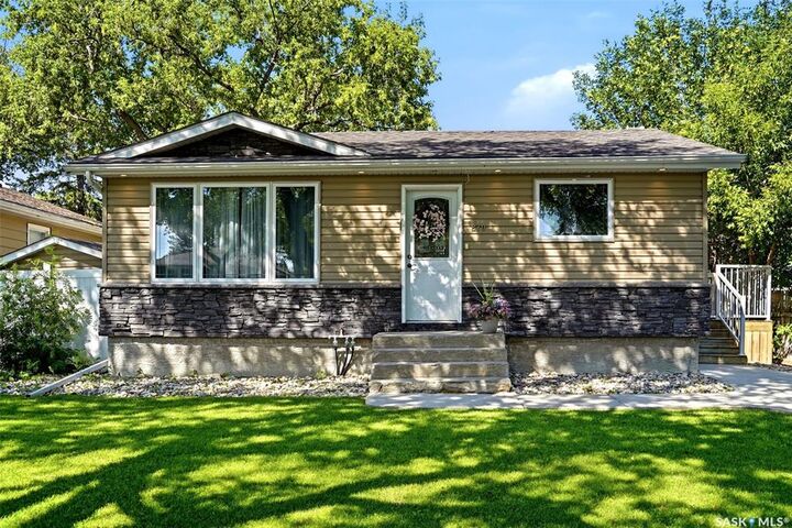 Property Photo:  870 Royal Street  SK S4T 4Z4 