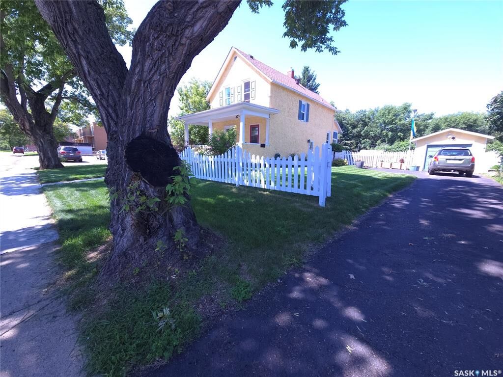 Property Photo: 36 21st Street E SK S6V 1L8