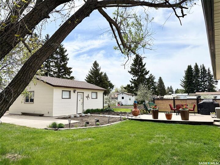 Property Photo: 71 Dalebrooke Drive SK S3N 2N6