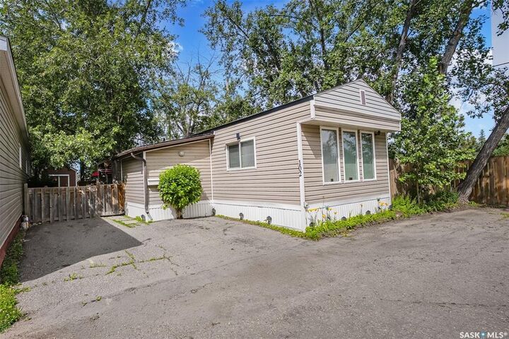 Property Photo:  219 Grant Street 102  SK S7N 2A5 