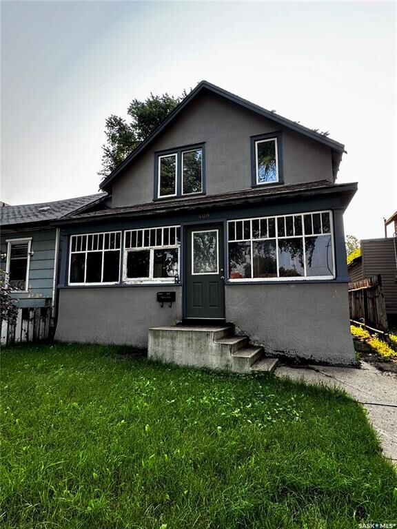 Property Photo:  408 I Avenue N  SK S7L 2G8 