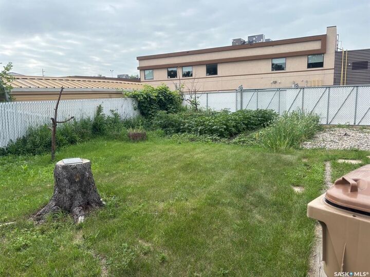 Property Photo:  127 Walden Crescent  SK S4N 1L4 