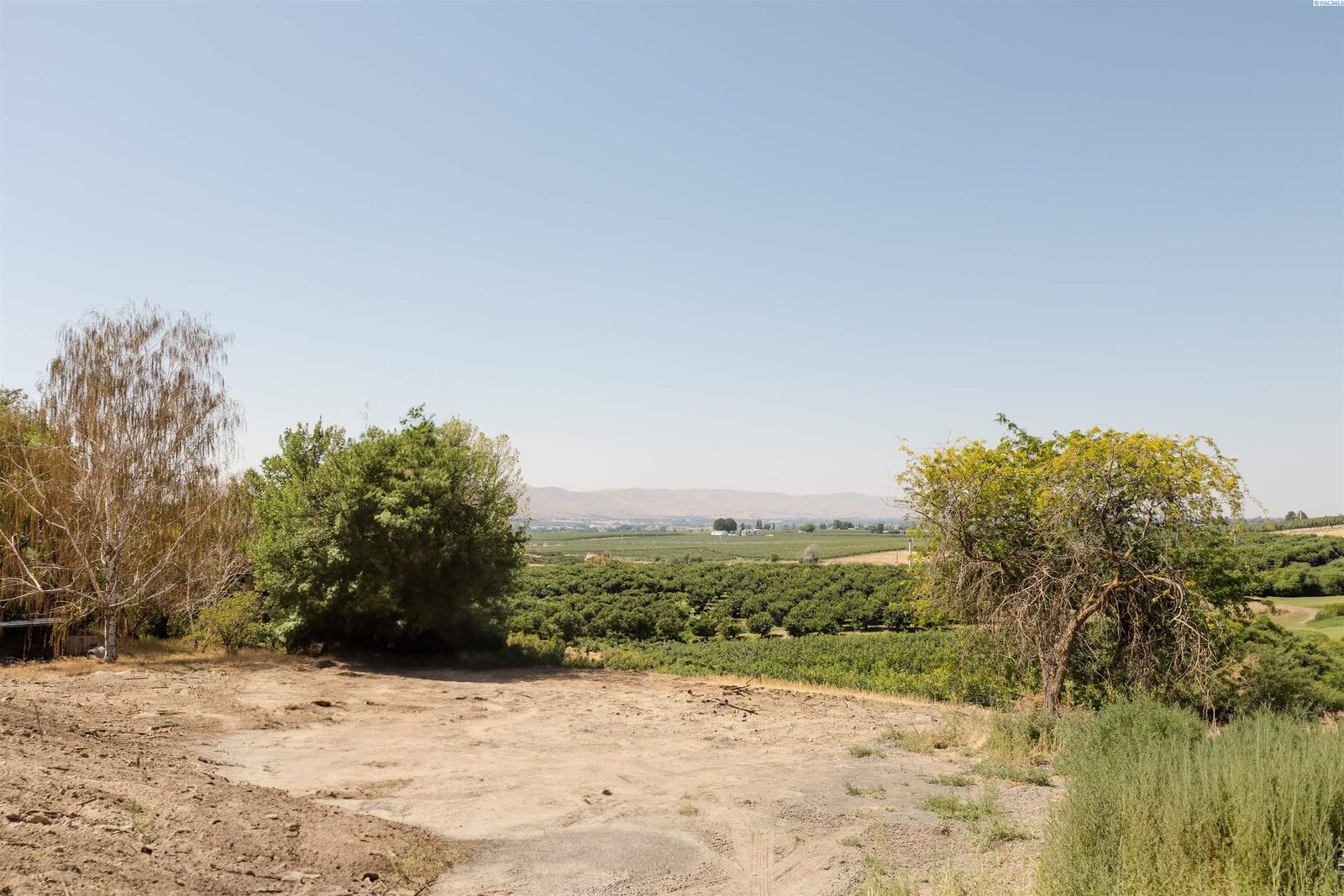 Property Photo: 90209 W Hanks Rd WA 99350