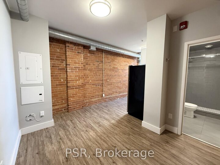 Property Photo:  2870 Dundas Street W 310  ON M6P 1Y8 