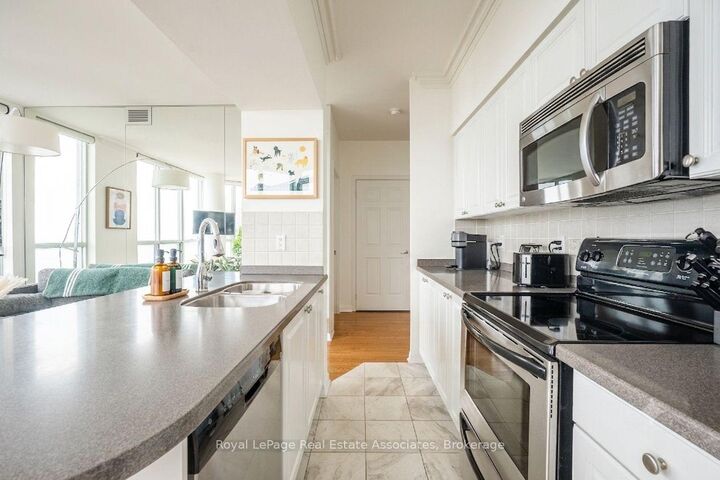 Property Photo:  230 Queens Quay W 2811 (Ph 11)  ON M5J 2Y7 