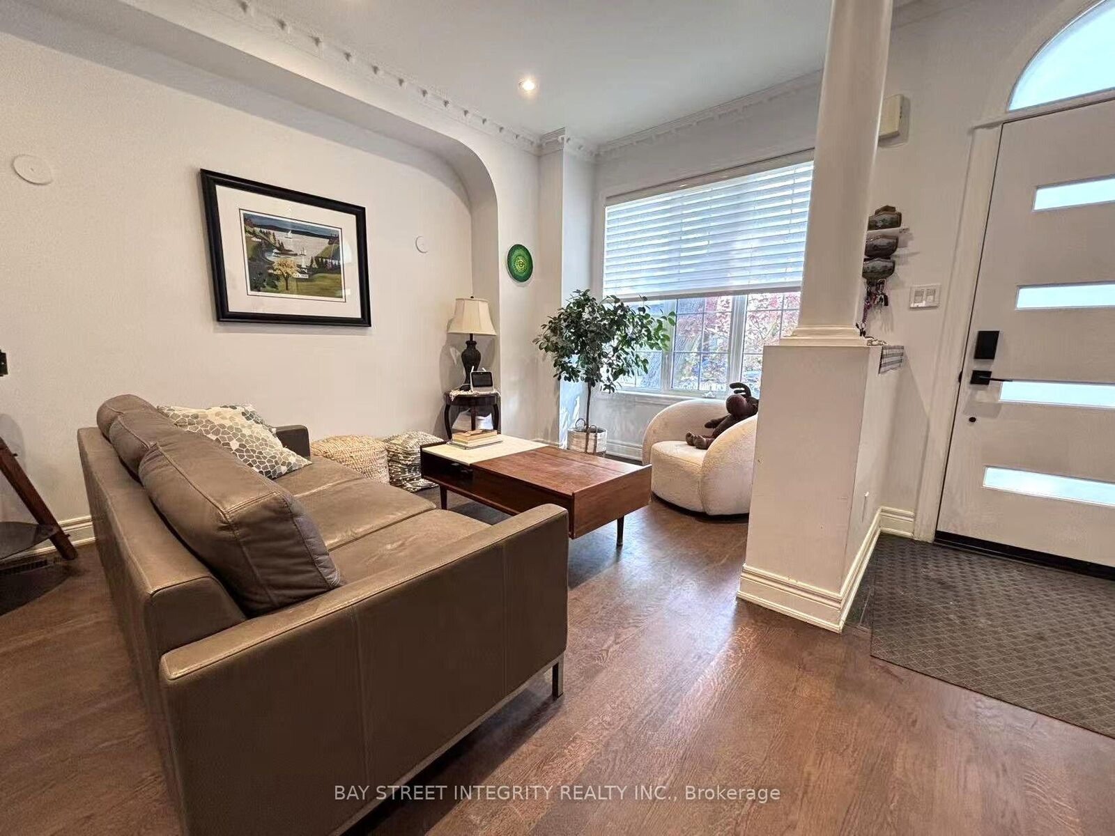 Property Photo: Upper 162 Claremont Street ON M6J 2M8