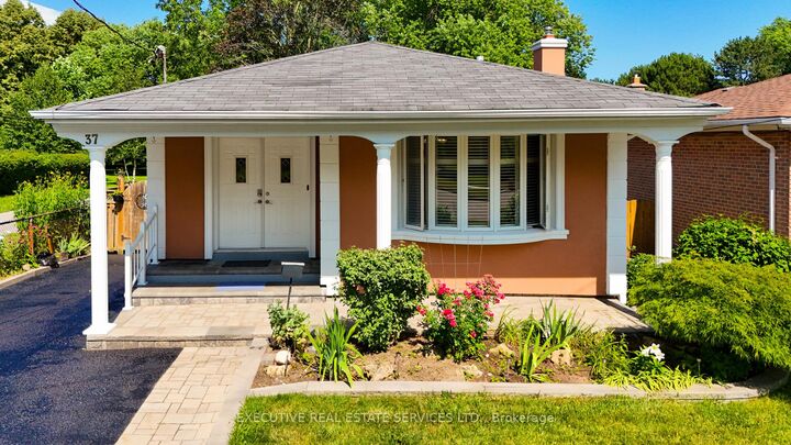 Property Photo: 37 Ravenview Drive ON M1E 3L9