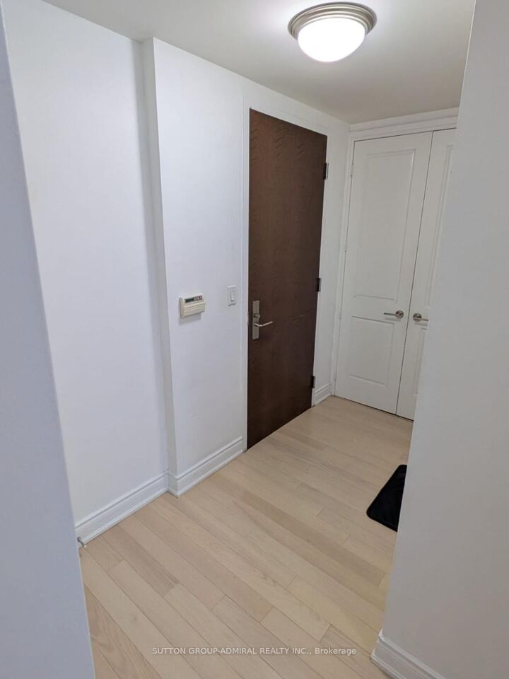 Property Photo: 388 Yonge Street 6016 ON M5B 0A4