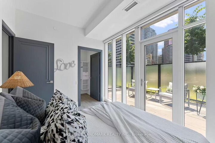 Property Photo: 1 Gloucester Street 609 ON M4Y 1L8