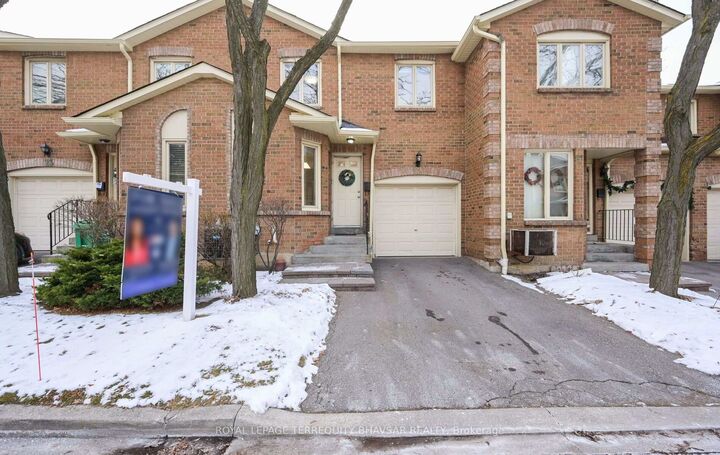 Property Photo: 5020 Delaware Drive 12 ON L4Z 3C4