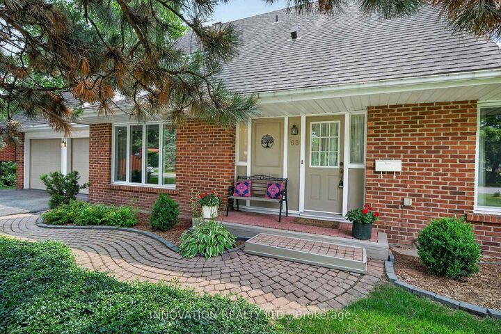 Property Photo: 68 Kingsford Court ON K2K 1T9