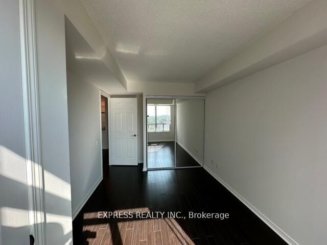 Property Photo: 8 Hillcrest Avenue 1005 ON M2N 6Y6