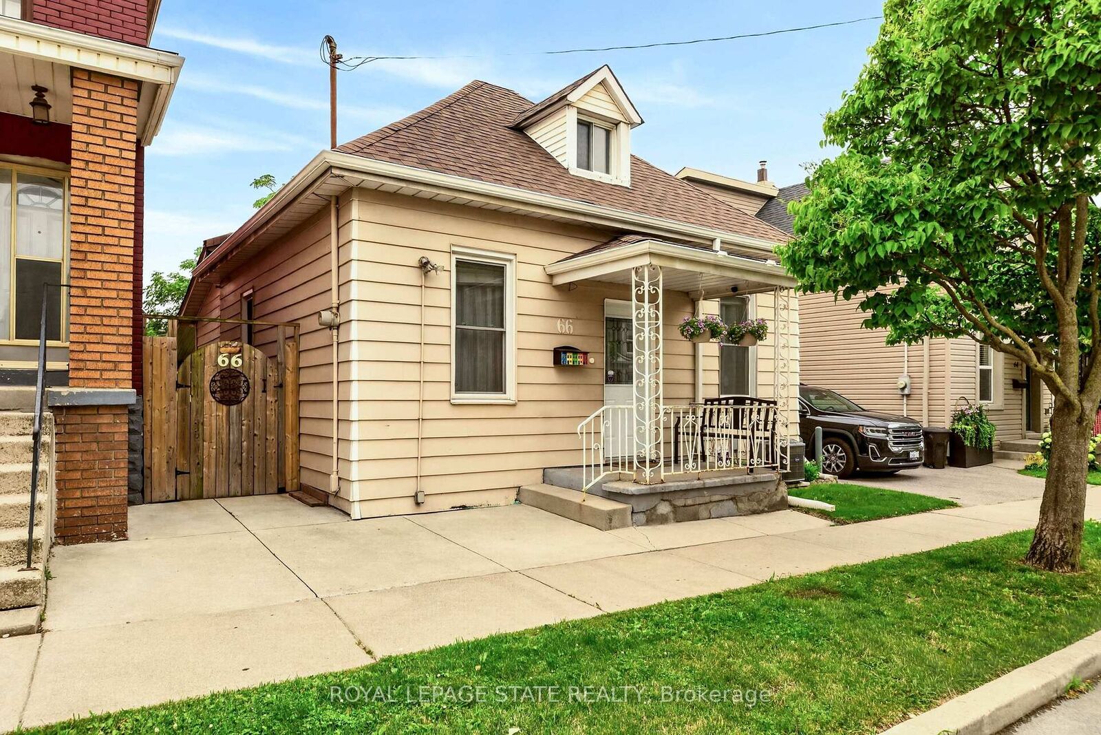 Property Photo: 66 Beechwood Avenue ON L8L 2S4