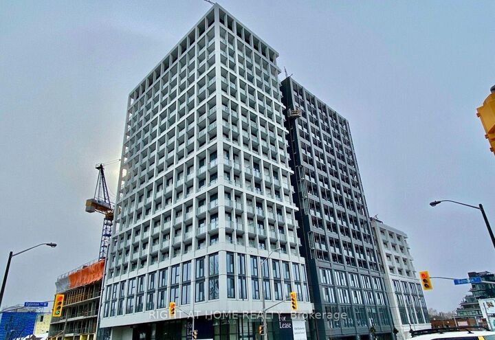 Property Photo: 2020 Bathurst Street 812 ON M5P 0A6