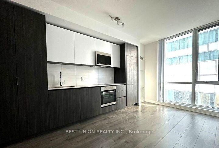 Property Photo:  8 Widmer Street 1211  ON M5V 0W6 