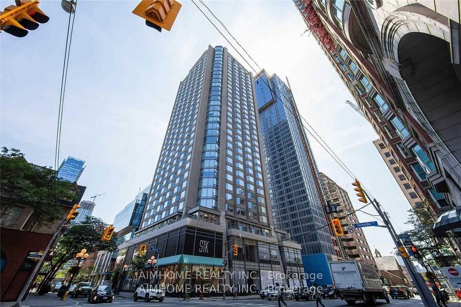 Property Photo: 155 Yorkville Avenue 1015 ON M5R 1C4