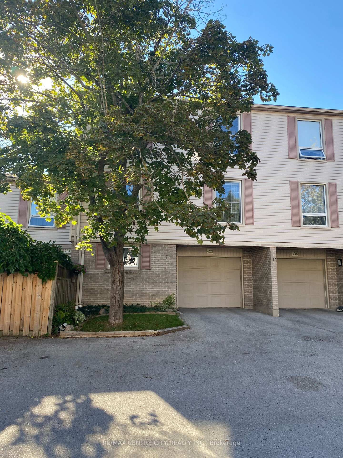 Property Photo:  423 Everglade Crescent  ON N6H 4M8 