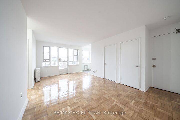 Property Photo:  2507 Eglinton Avenue W 106  ON M6M 1S9 