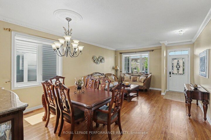 Property Photo: 119 Felicity Crescent ON K1W 0C3