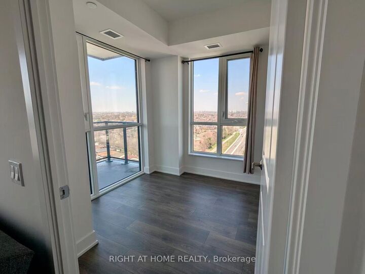 Photo de la propriété: 202 Burnhamthorpe Road E 1607 ON L5A 0B2
