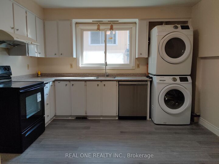 Property Photo:  93 Southdale Drive Upper  ON L3P 1K1 