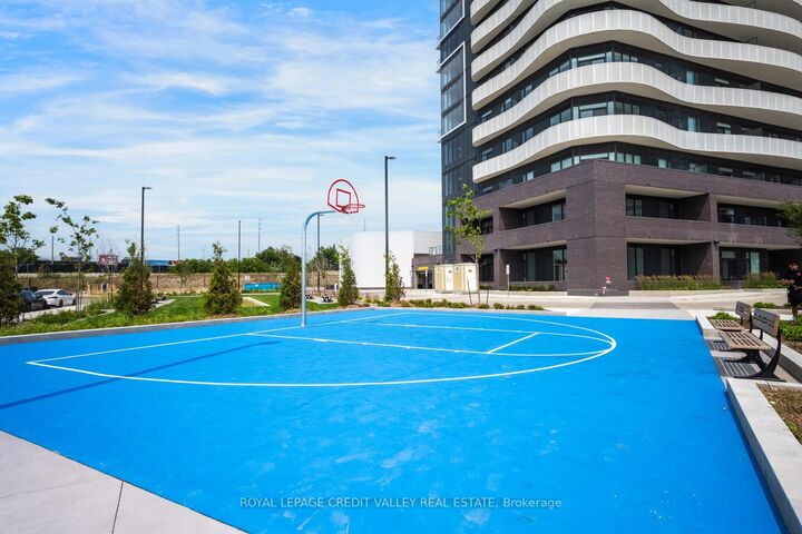 Property Photo: 6 Flavelle Trail 2117 ON L4L 0M8