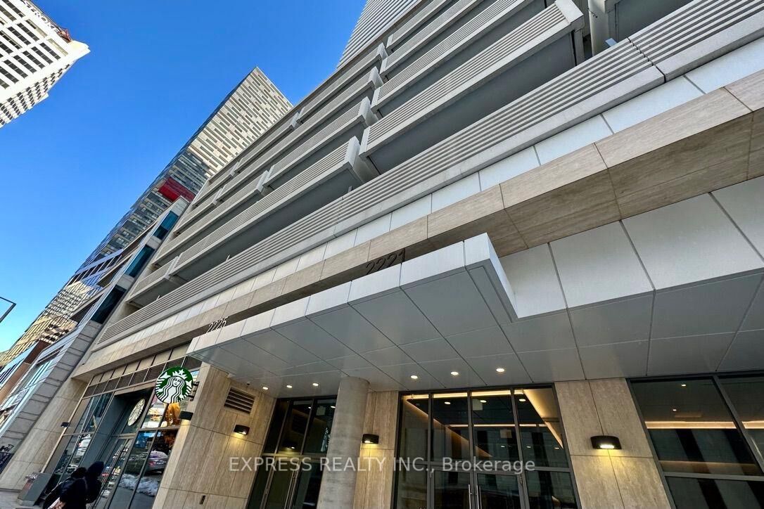 Property Photo: 2221 Yonge Street 5209 ON M4S 2B4