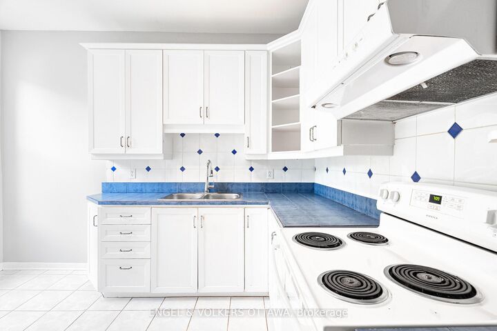 Property Photo: 293 Somerset Street E ON K1N 6V9
