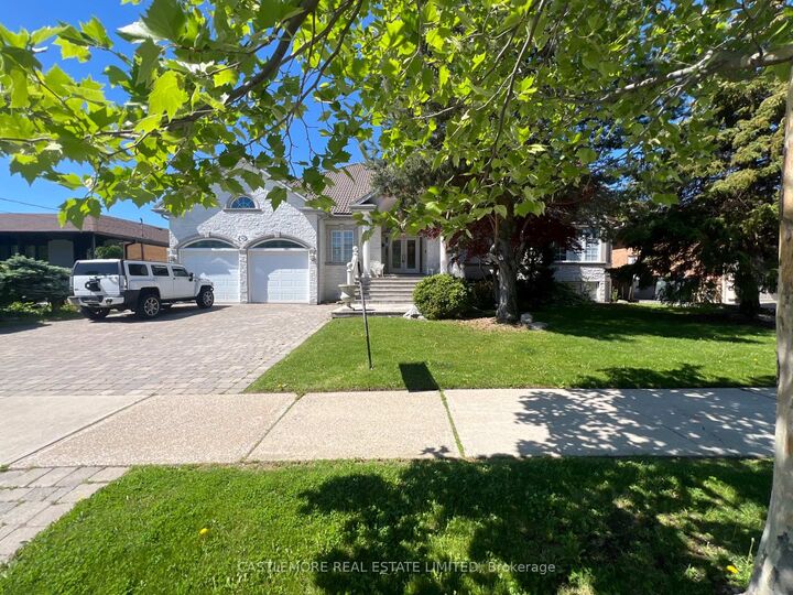 Property Photo: 2444 Hensall Road ON L5A 2T2