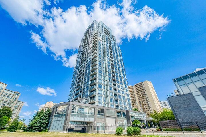 Property Photo: 18 Graydon Hall Drive 909 ON M3A 2Z9