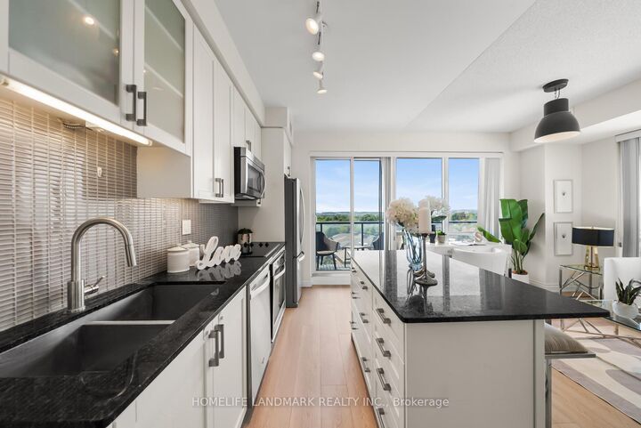Property Photo: 9088 Yonge Street 702A ON L4C 0Y6