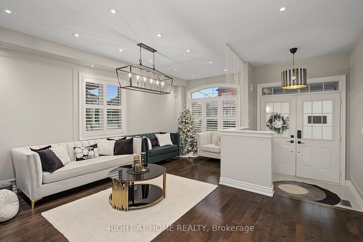 Property Photo: 3190 Southwind Road ON L5M 0V8