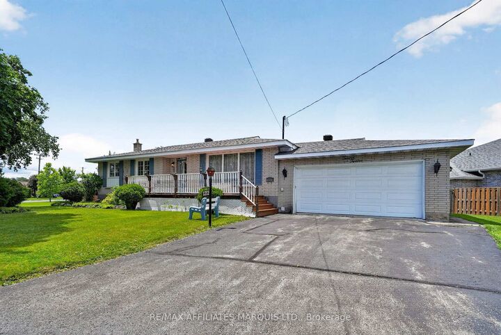 Property Photo: 1212 Brodeur Street ON K6J 4Z2