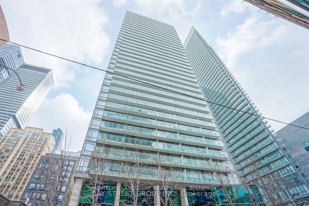 Property Photo: 37 Grosvenor Street 3401 ON M4Y 3G5