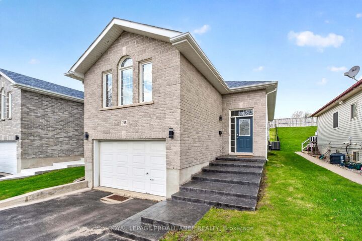 Property Photo:  733 Tanner Drive  ON K7M 8Y2 