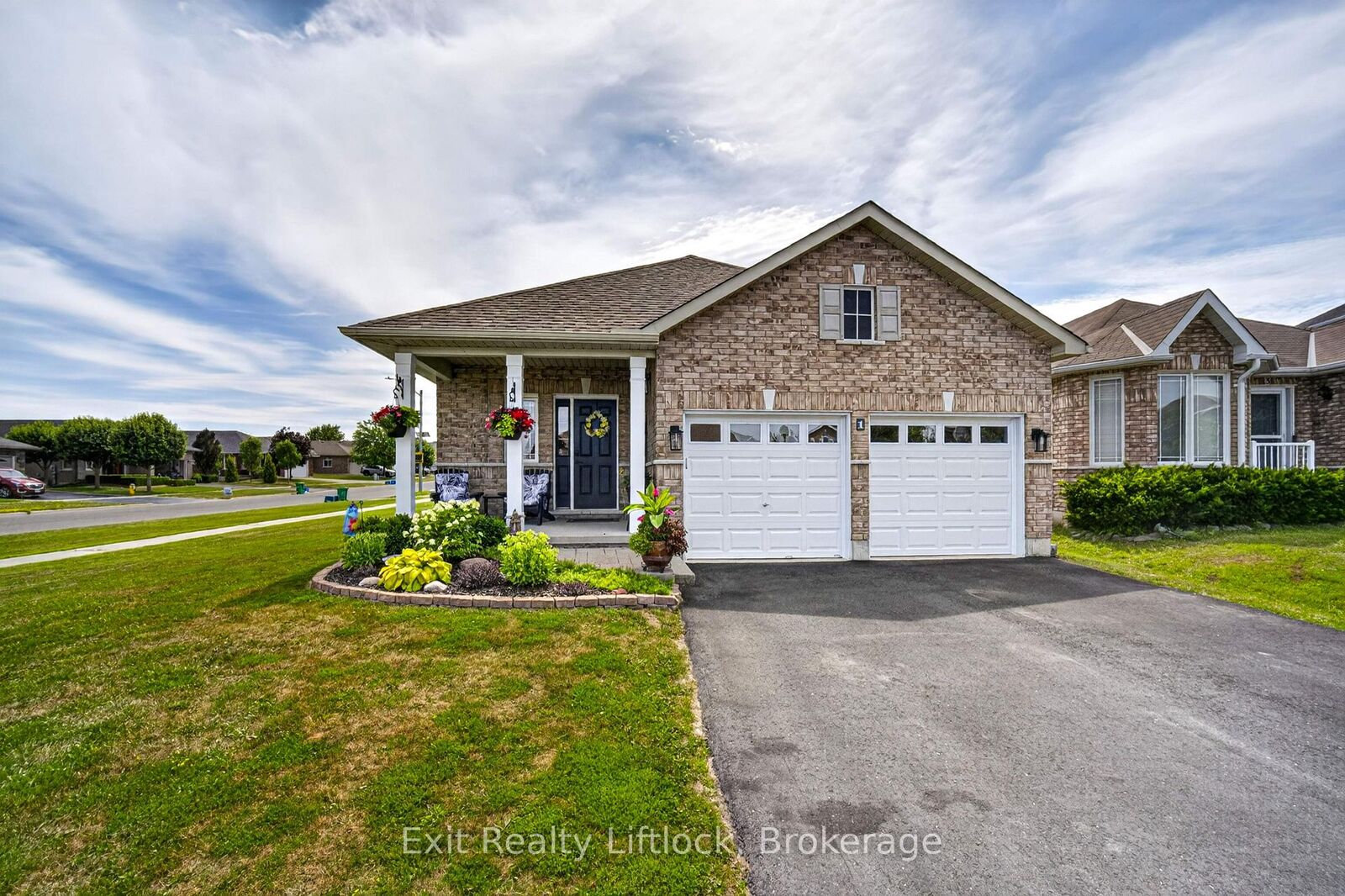Property Photo: 1 McGregor Court ON K9L 0B7