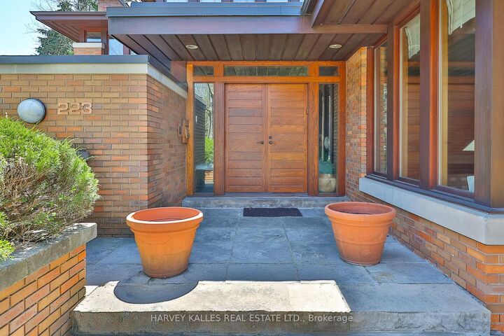 Property Photo: 223 Hillhurst Boulevard ON M5N 1P3
