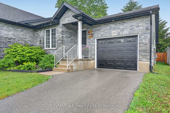 Property Photo: 253 Charles Street W ON N5C 2M5