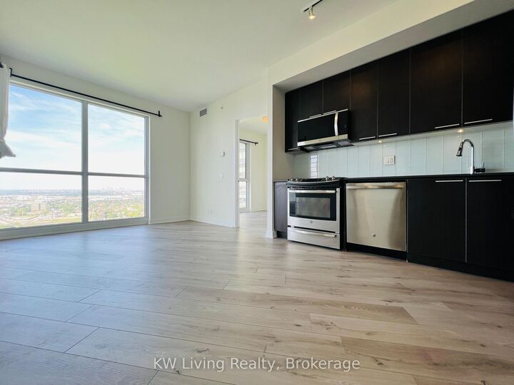 Property Photo: 10 Park Lawn Road 4204 ON M8V 0H9