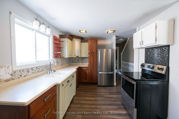 Property Photo:  14 Harriet Street  ON K8V 4L4 