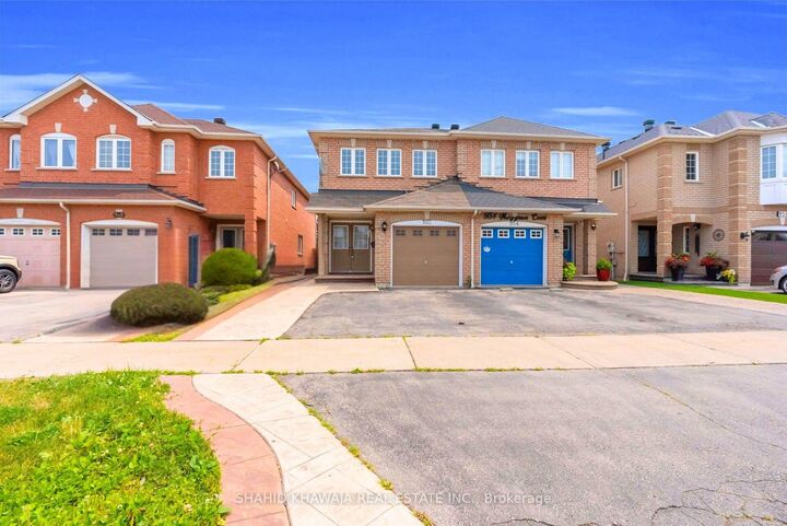 Property Photo: 952 Marygrace Court ON L5V 2V7