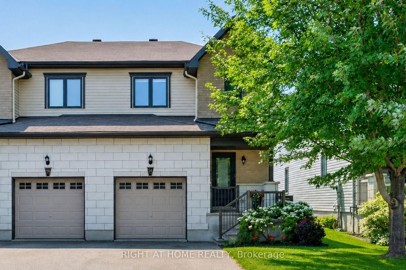 Property Photo: 84 Francis Street ON K7C 0E9